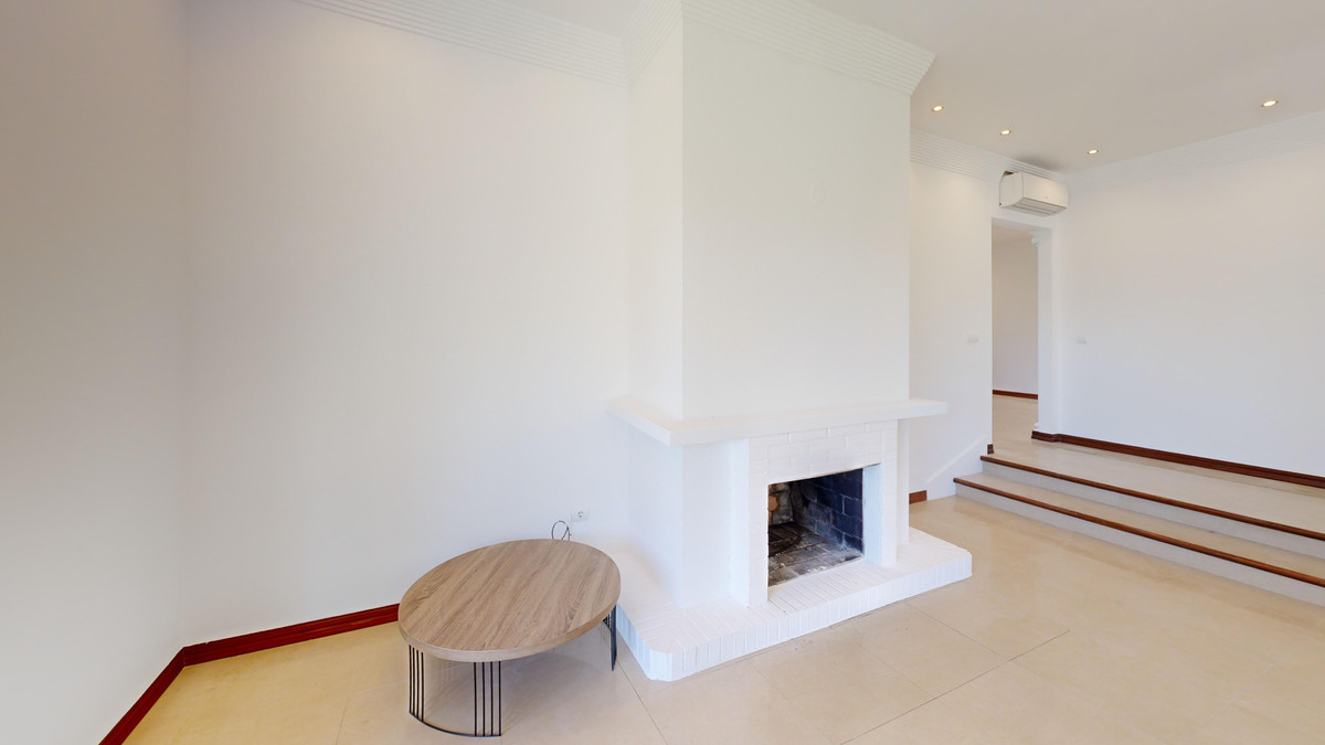 Se vende Villa - Chalet de 6 dormitorios en Costa Del Sol, Cadiz, España