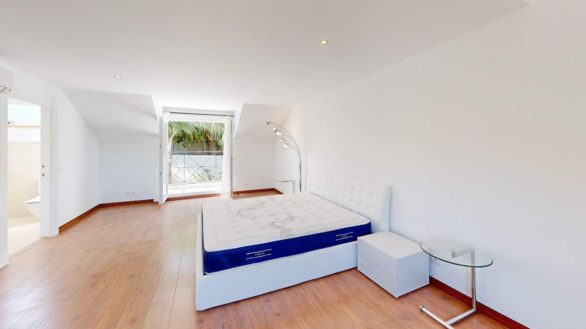 Se vende Villa - Chalet de 6 dormitorios en Costa Del Sol, Cadiz, España