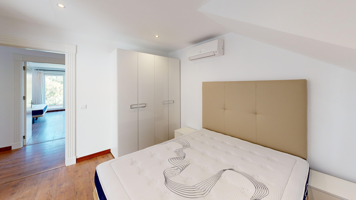 Se vende Villa - Chalet de 6 dormitorios en Costa Del Sol, Cadiz, España