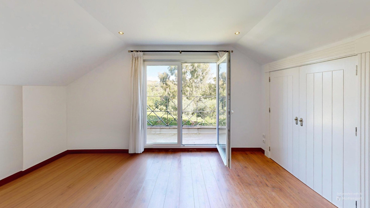 Se vende Villa - Chalet de 6 dormitorios en Costa Del Sol, Cadiz, España