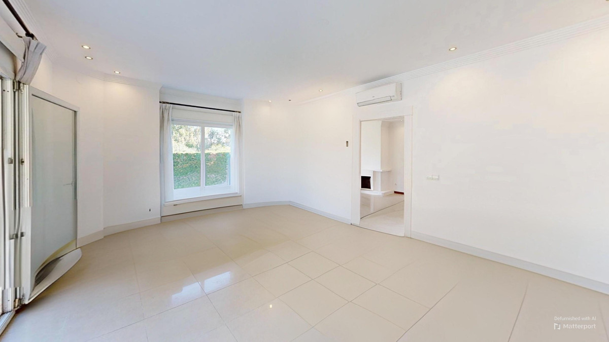 Se vende Villa - Chalet de 6 dormitorios en Costa Del Sol, Cadiz, España