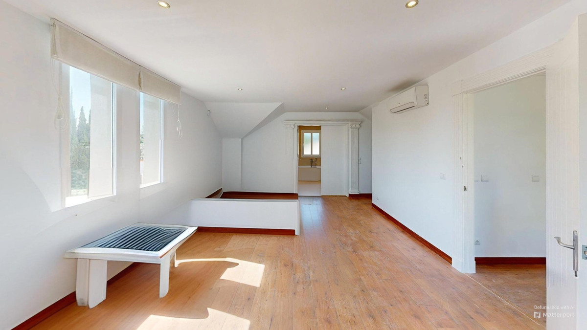 Se vende Villa - Chalet de 6 dormitorios en Costa Del Sol, Cadiz, España