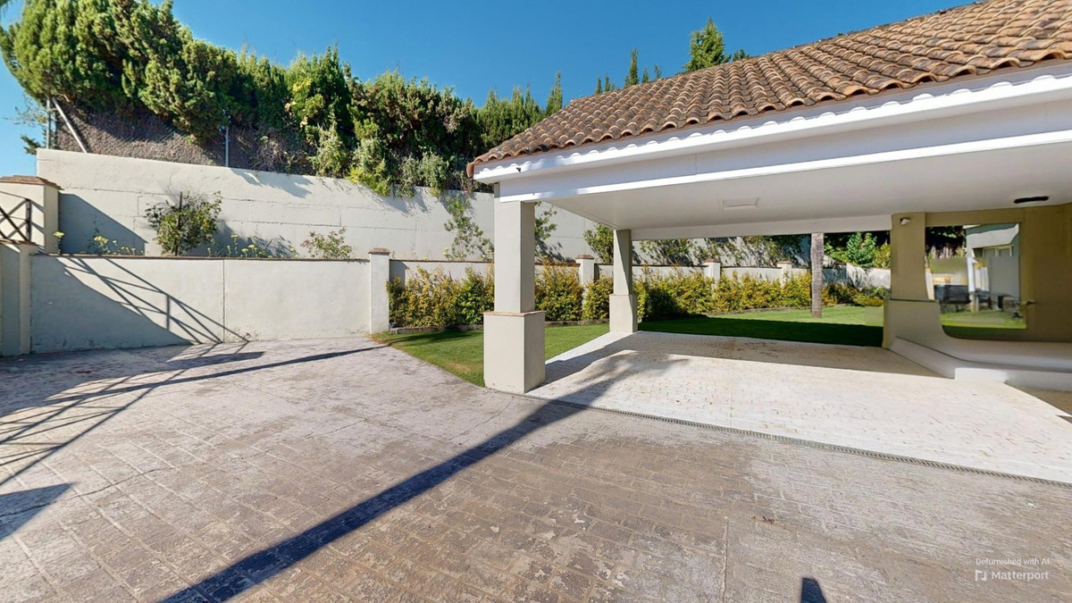 Se vende Villa - Chalet de 6 dormitorios en Costa Del Sol, Cadiz, España