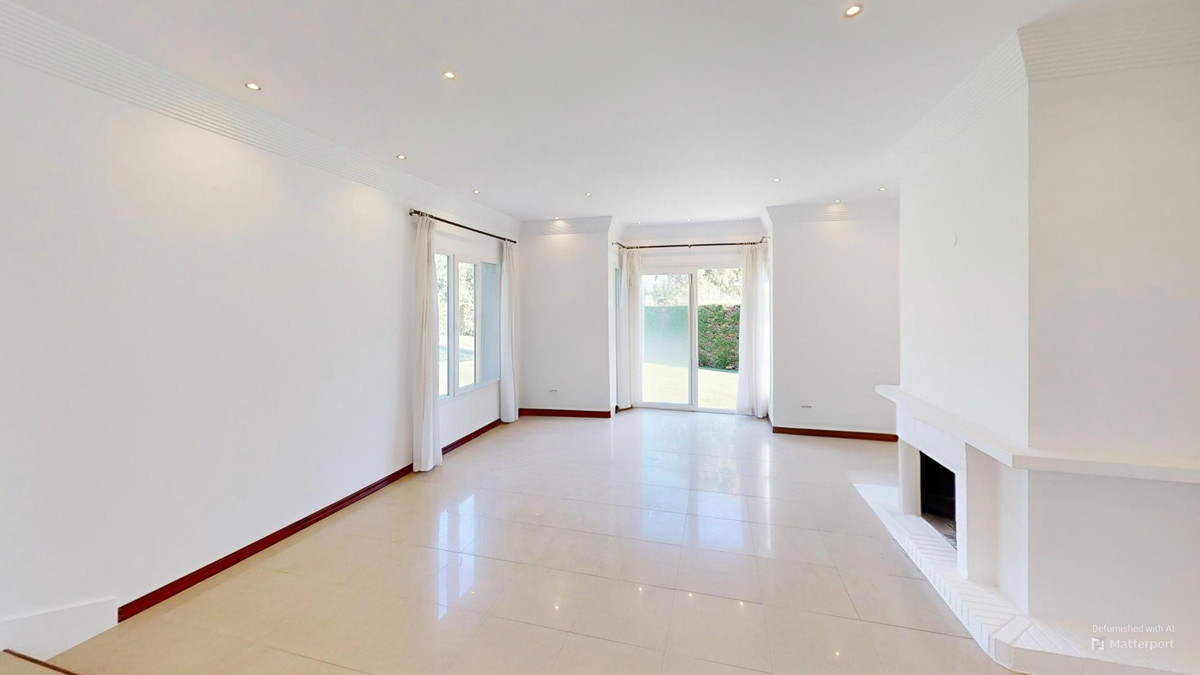 Se vende Villa - Chalet de 6 dormitorios en Costa Del Sol, Cadiz, España