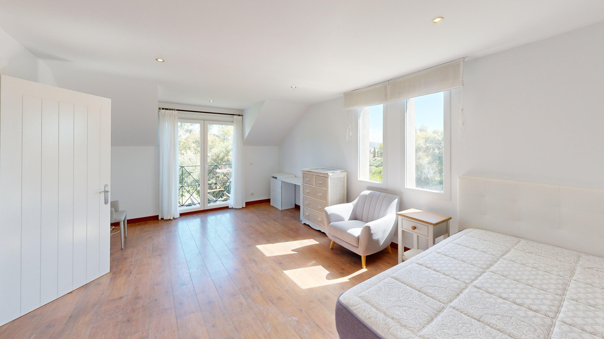 Se vende Villa - Chalet de 6 dormitorios en Costa Del Sol, Cadiz, España