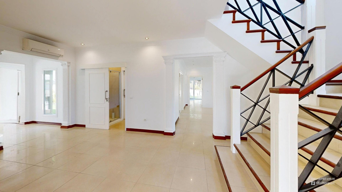 Se vende Villa - Chalet de 6 dormitorios en Costa Del Sol, Cadiz, España