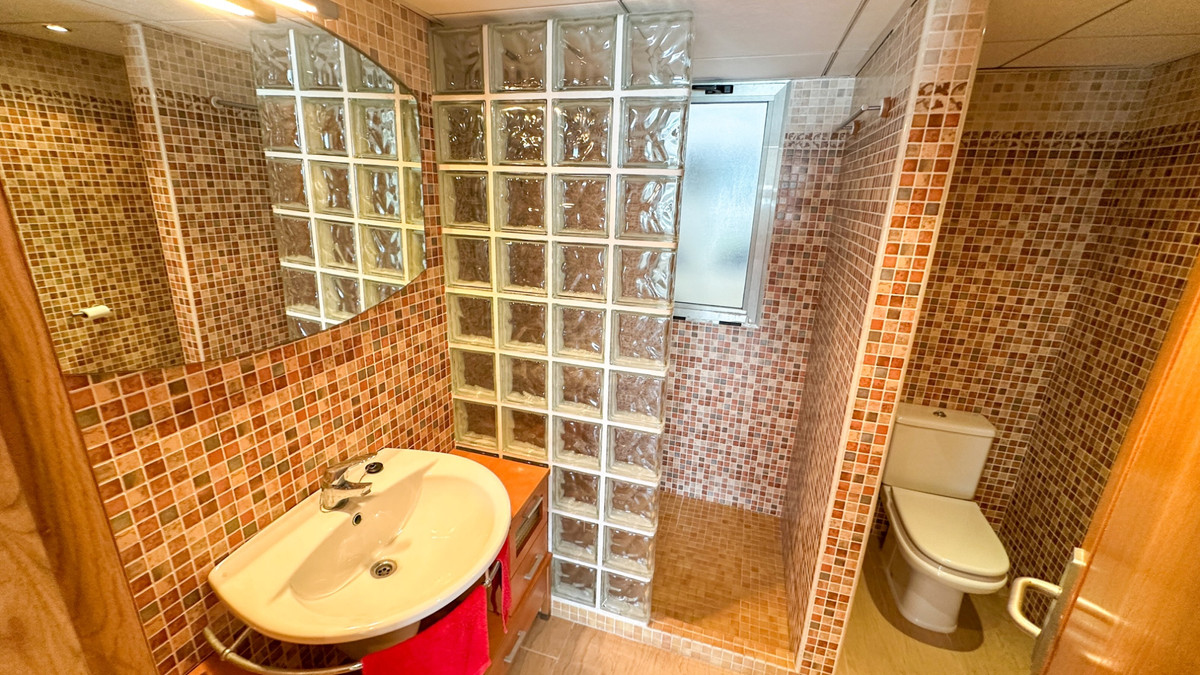 Se vende Apartamento Planta Media de 4 dormitorios en Costa Blanca, Alicante, España