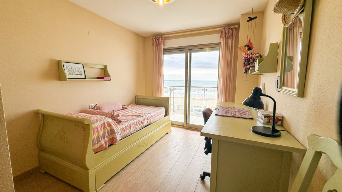 Se vende Apartamento Planta Media de 4 dormitorios en Costa Blanca, Alicante, España
