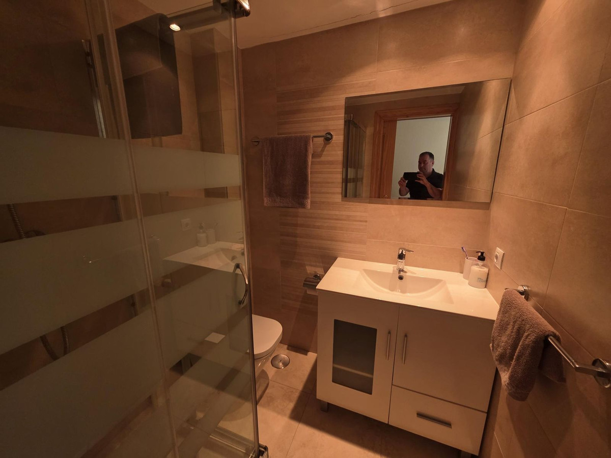 Se vende Apartamento Planta Media de 3 dormitorios en Costa Del Sol, Málaga, España