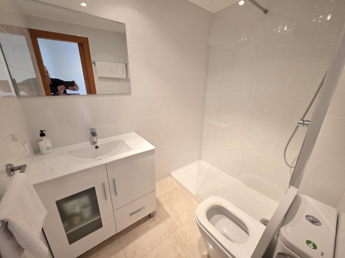 Se vende Apartamento Planta Media de 3 dormitorios en Costa Del Sol, Málaga, España