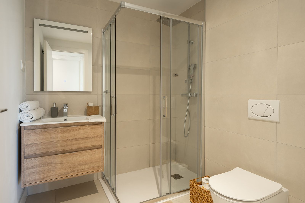 2 Bed Apartment for sale in Fuengirola Costa Del Sol, Málaga, Spain
