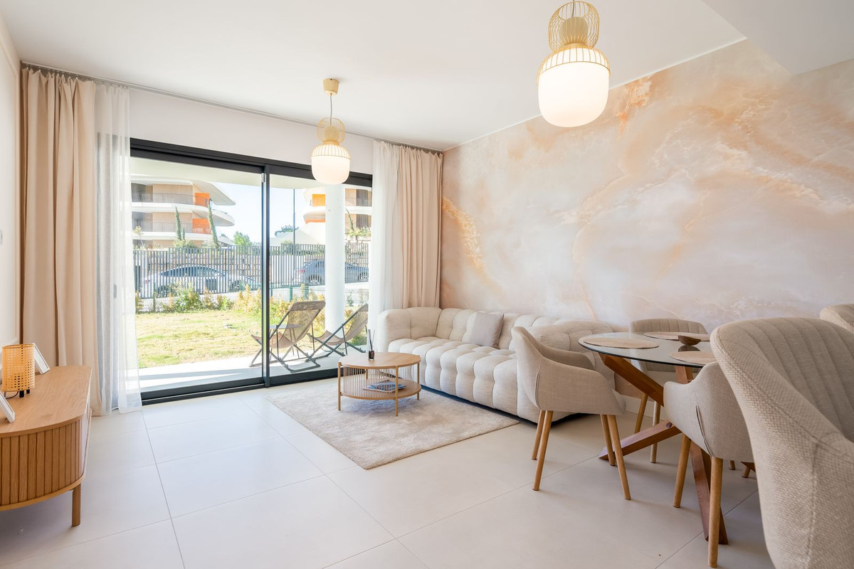 2 Bed Apartment for sale in Fuengirola Costa Del Sol, Málaga, Spain