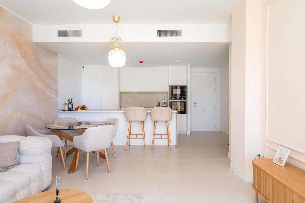 2 Bed Apartment for sale in Fuengirola Costa Del Sol, Málaga, Spain