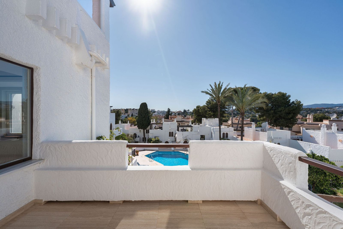 3 Bed Apartment for sale in Nueva Andalucía Costa Del Sol, Málaga, Spain