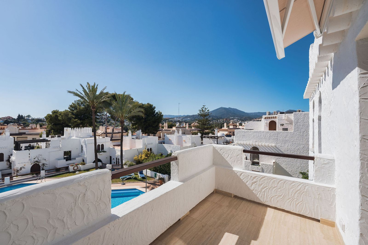 3 Bed Apartment for sale in Nueva Andalucía Costa Del Sol, Málaga, Spain