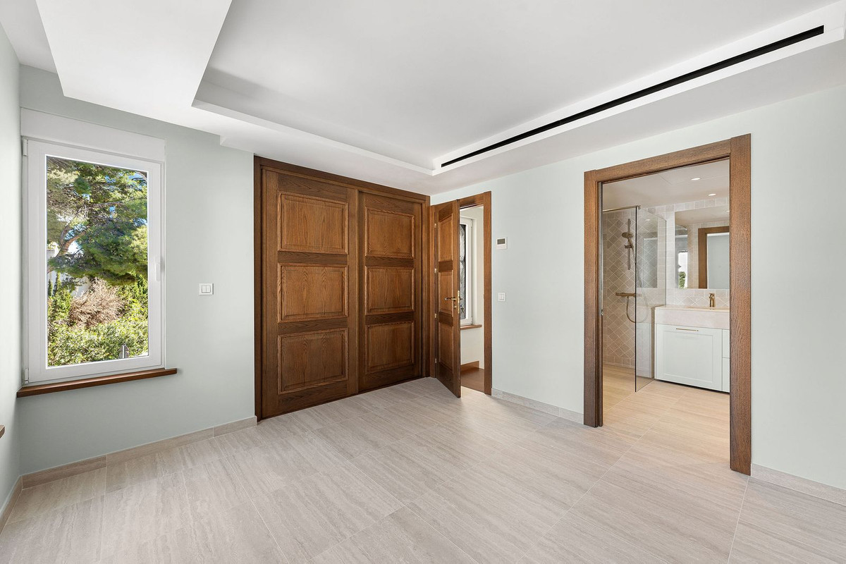 3 Bed Apartment for sale in Nueva Andalucía Costa Del Sol, Málaga, Spain