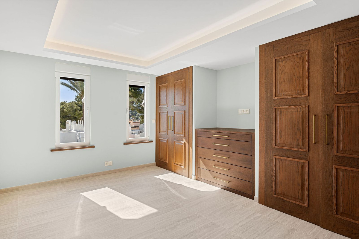 3 Bed Apartment for sale in Nueva Andalucía Costa Del Sol, Málaga, Spain
