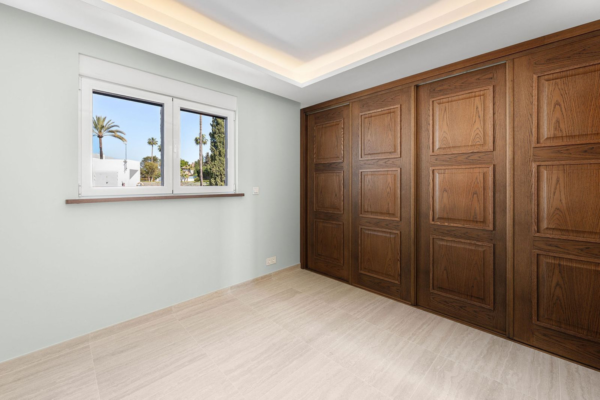 3 Bed Apartment for sale in Nueva Andalucía Costa Del Sol, Málaga, Spain