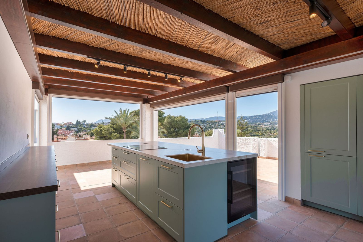 3 Bed Apartment for sale in Nueva Andalucía Costa Del Sol, Málaga, Spain