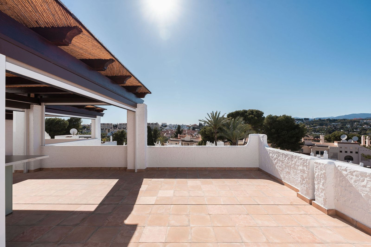 3 Bed Apartment for sale in Nueva Andalucía Costa Del Sol, Málaga, Spain