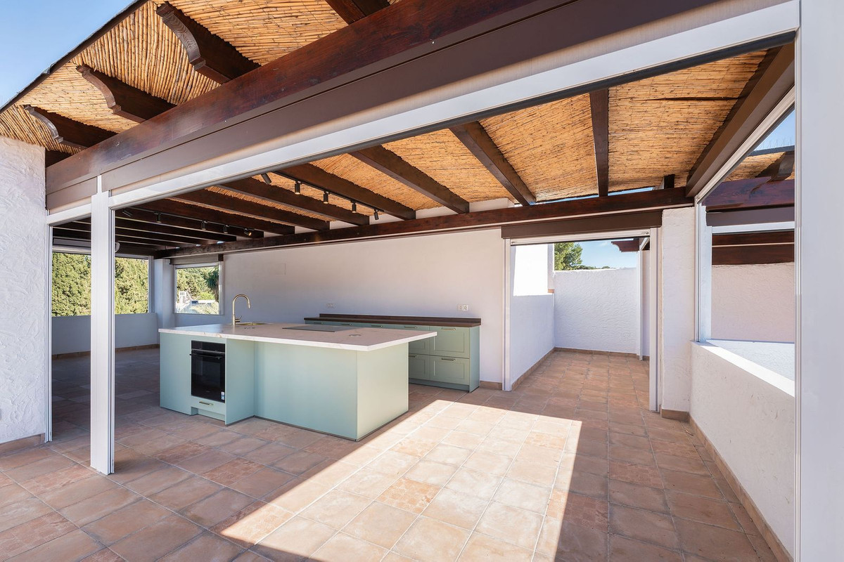 3 Bed Apartment for sale in Nueva Andalucía Costa Del Sol, Málaga, Spain