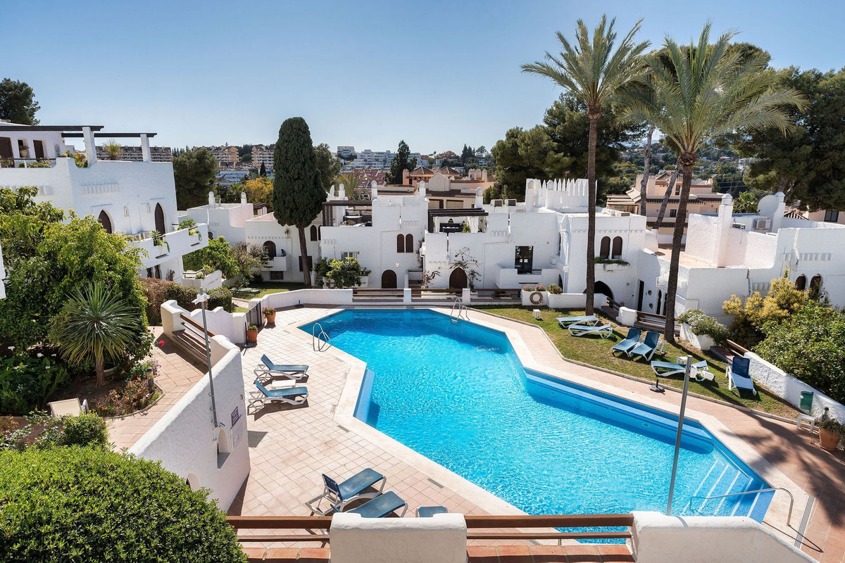 3 Bed Apartment for sale in Nueva Andalucía Costa Del Sol, Málaga, Spain