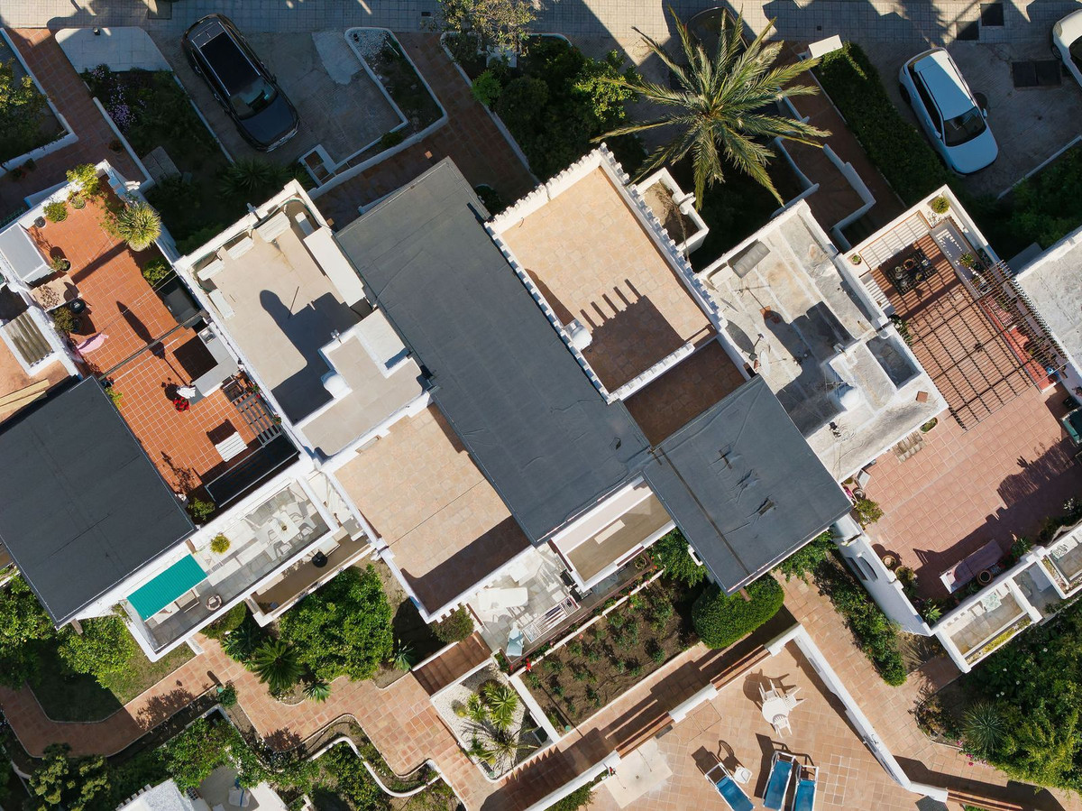 3 Bed Apartment for sale in Nueva Andalucía Costa Del Sol, Málaga, Spain