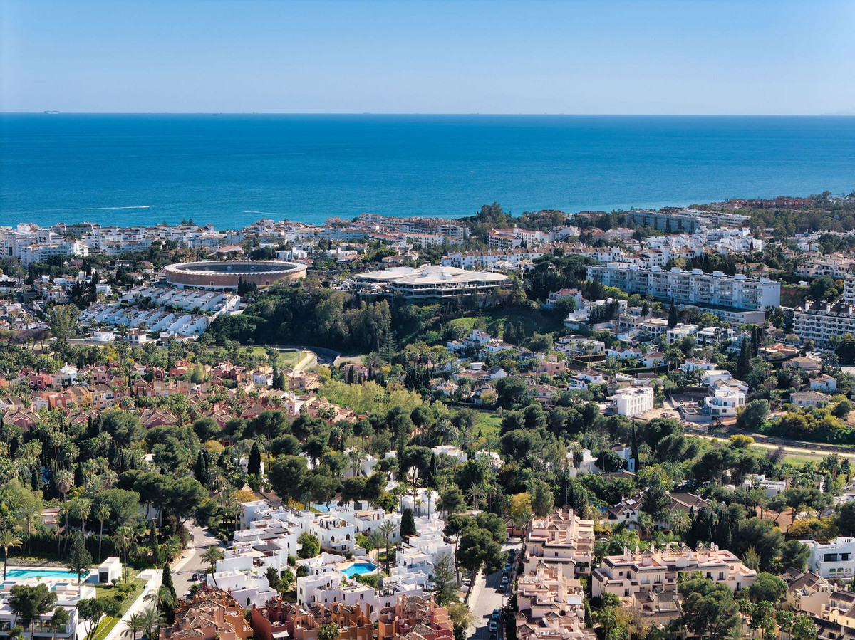 3 Bed Apartment for sale in Nueva Andalucía Costa Del Sol, Málaga, Spain