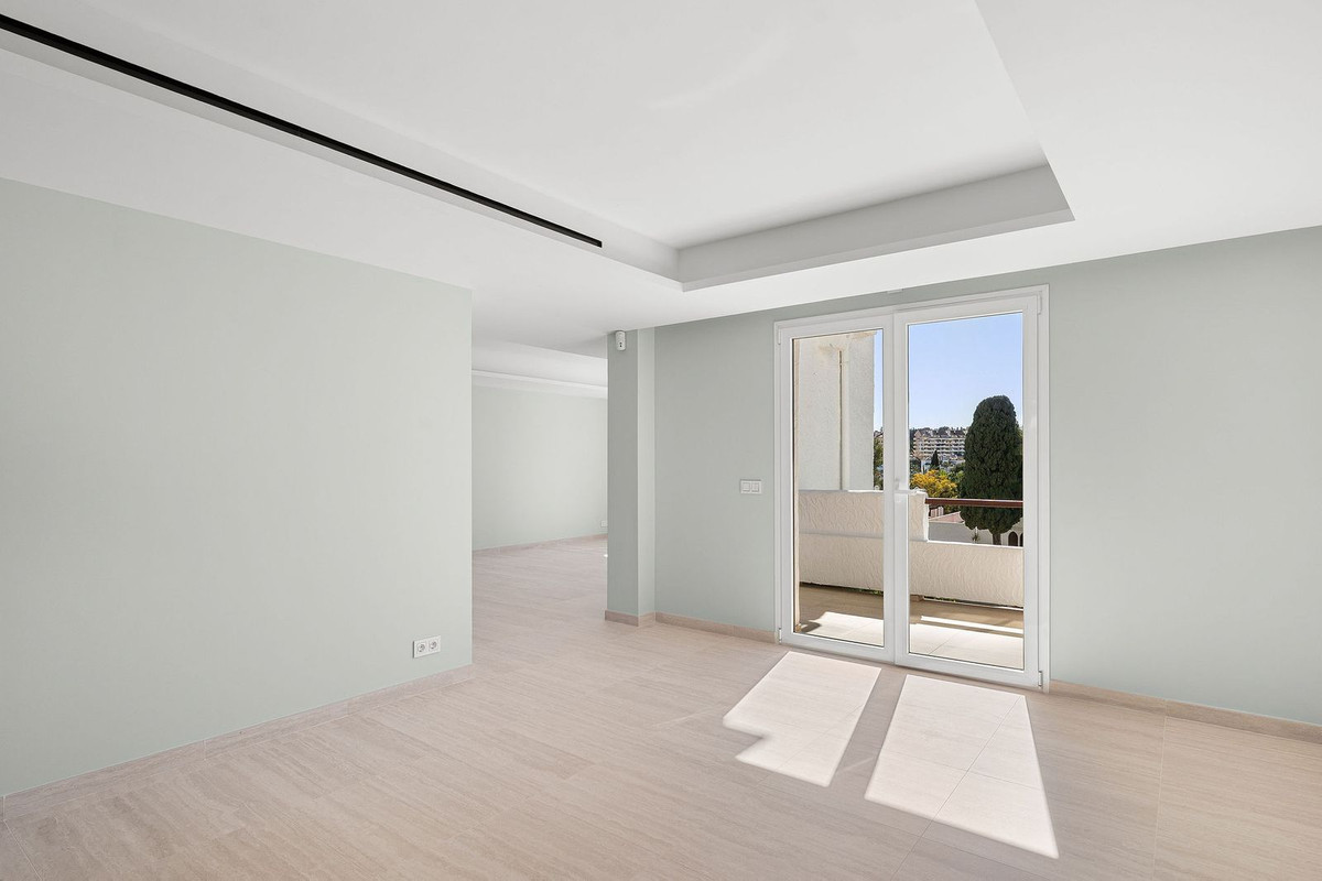 3 Bed Apartment for sale in Nueva Andalucía Costa Del Sol, Málaga, Spain