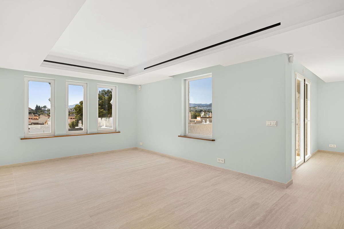 3 Bed Apartment for sale in Nueva Andalucía Costa Del Sol, Málaga, Spain