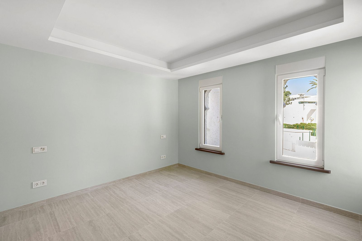 3 Bed Apartment for sale in Nueva Andalucía Costa Del Sol, Málaga, Spain