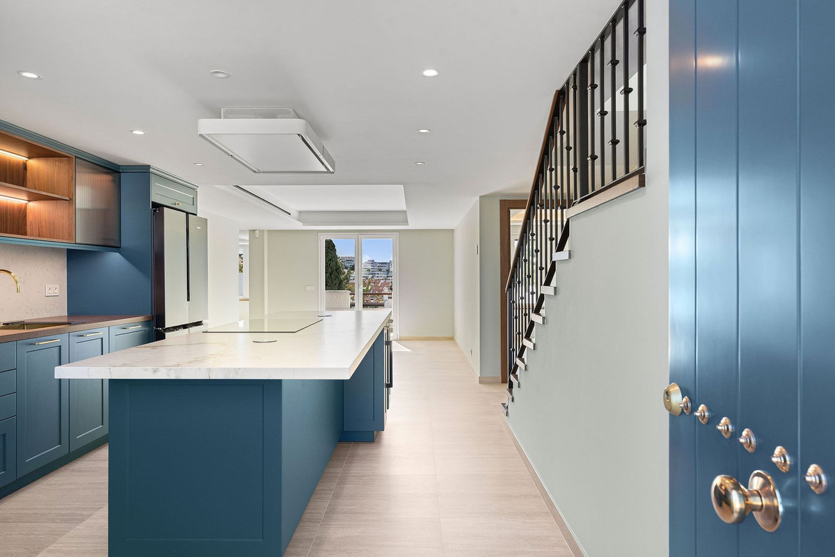 3 Bed Apartment for sale in Nueva Andalucía Costa Del Sol, Málaga, Spain