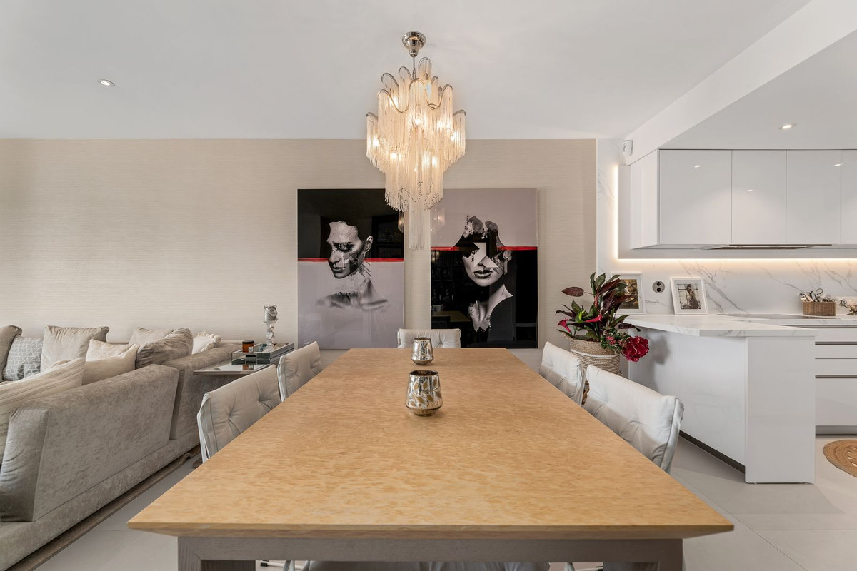 3 Bed Apartment for sale in The Golden Mile Costa Del Sol, Málaga, Spain