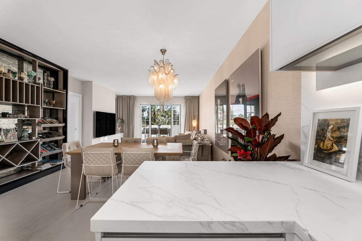 3 Bed Apartment for sale in The Golden Mile Costa Del Sol, Málaga, Spain