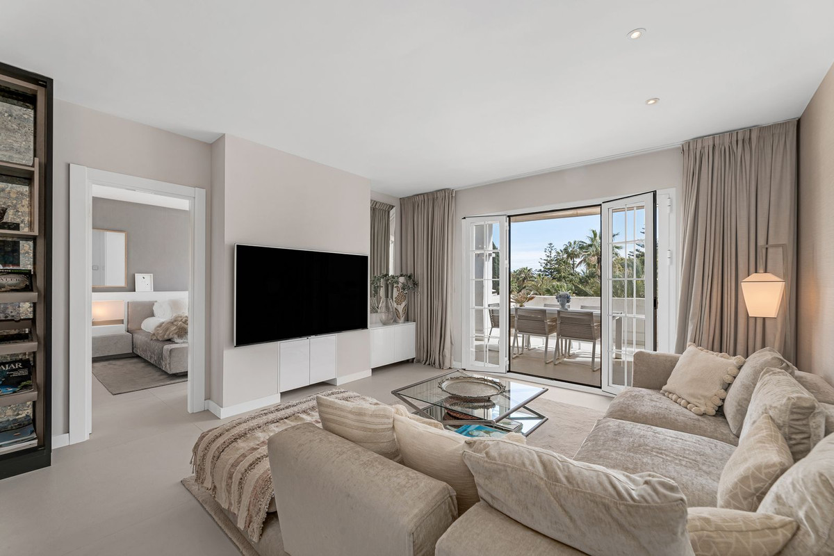 3 Bed Apartment for sale in The Golden Mile Costa Del Sol, Málaga, Spain