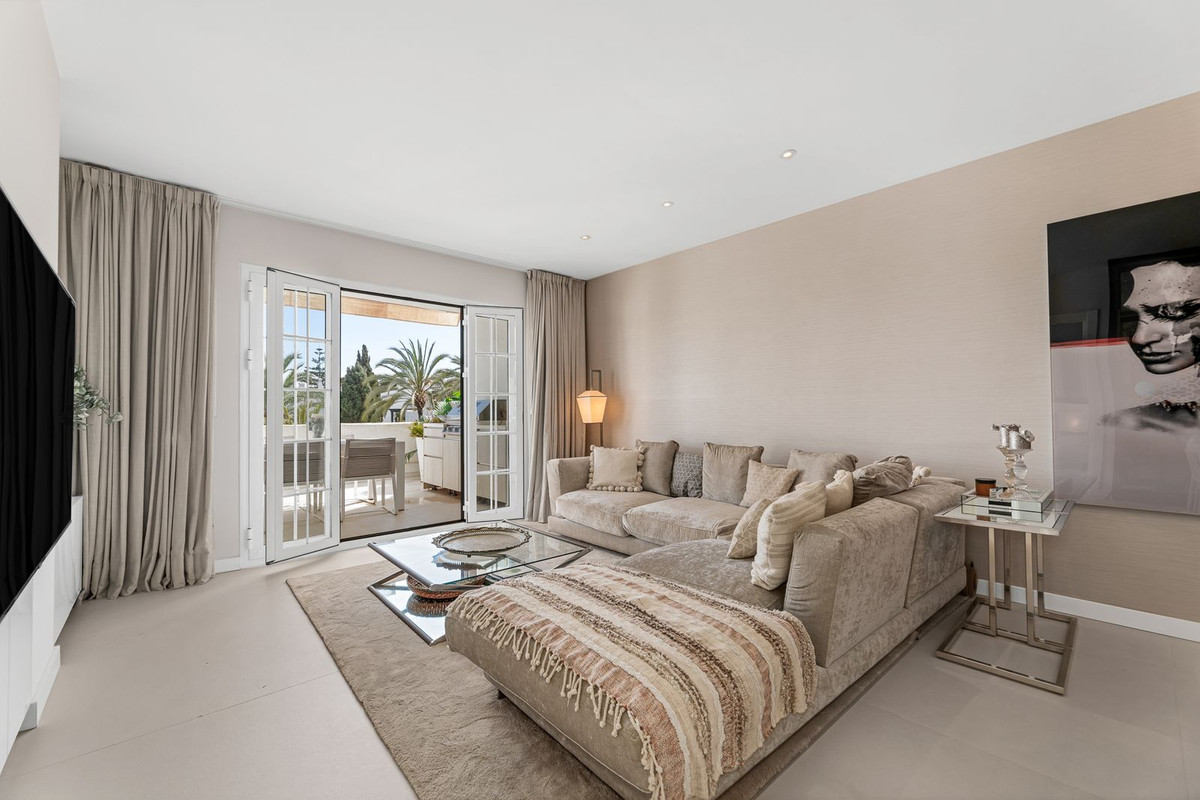 3 Bed Apartment for sale in The Golden Mile Costa Del Sol, Málaga, Spain