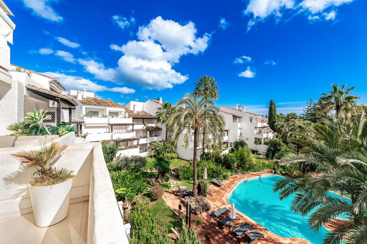 3 Bed Apartment for sale in The Golden Mile Costa Del Sol, Málaga, Spain