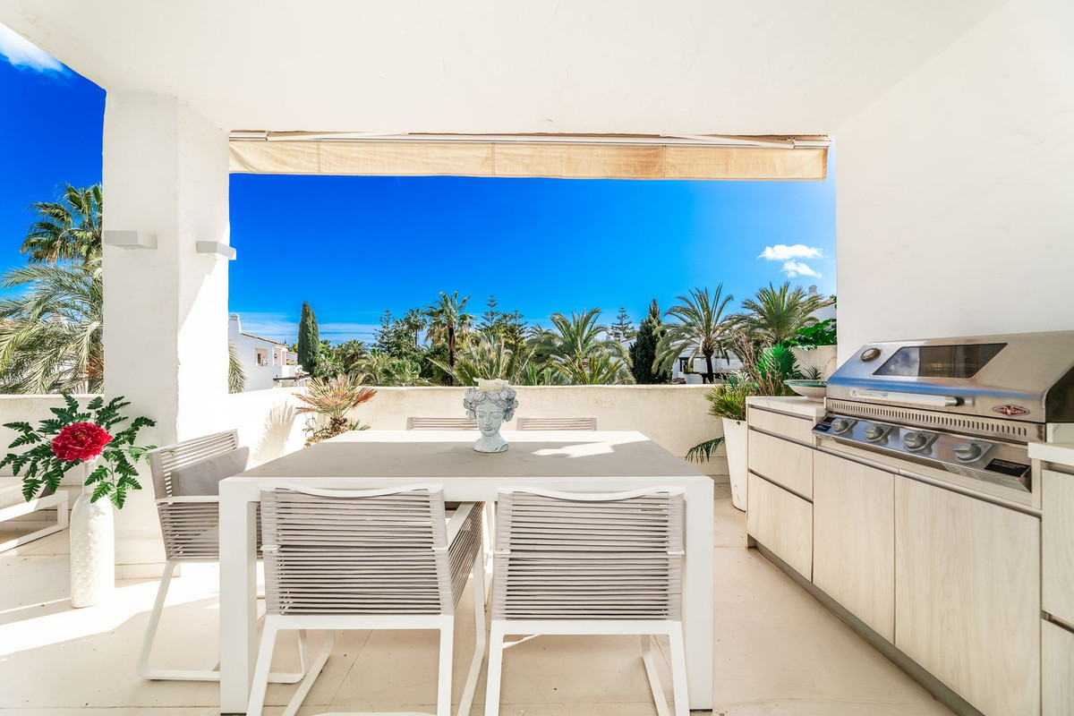 3 Bed Apartment for sale in The Golden Mile Costa Del Sol, Málaga, Spain