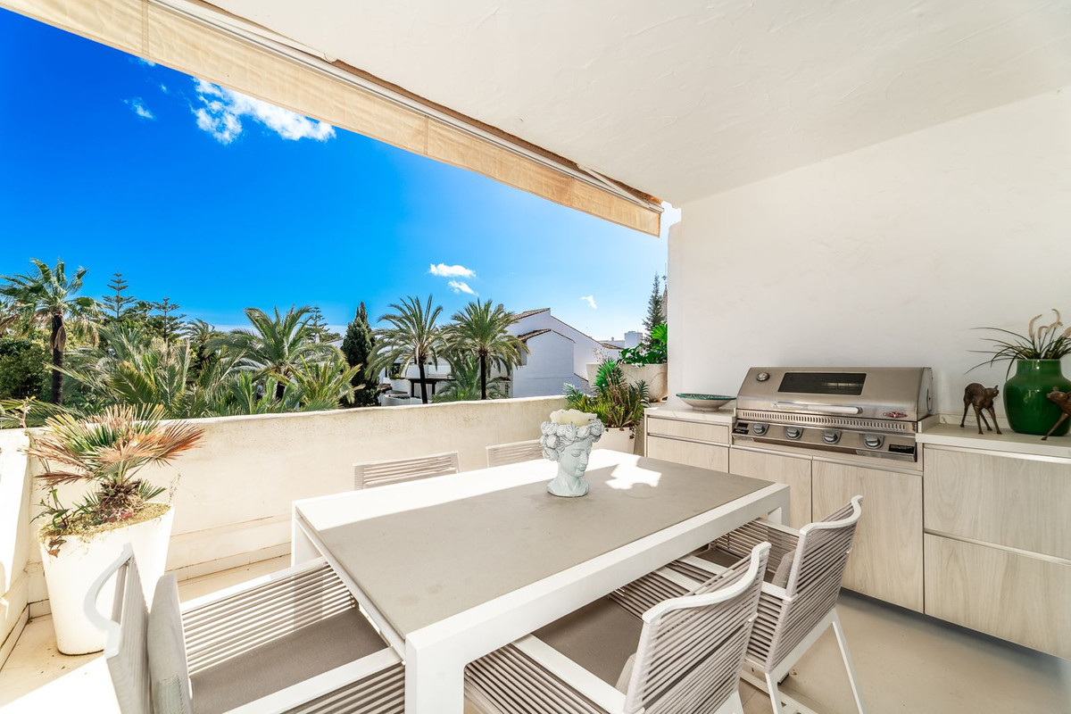 3 Bed Apartment for sale in The Golden Mile Costa Del Sol, Málaga, Spain