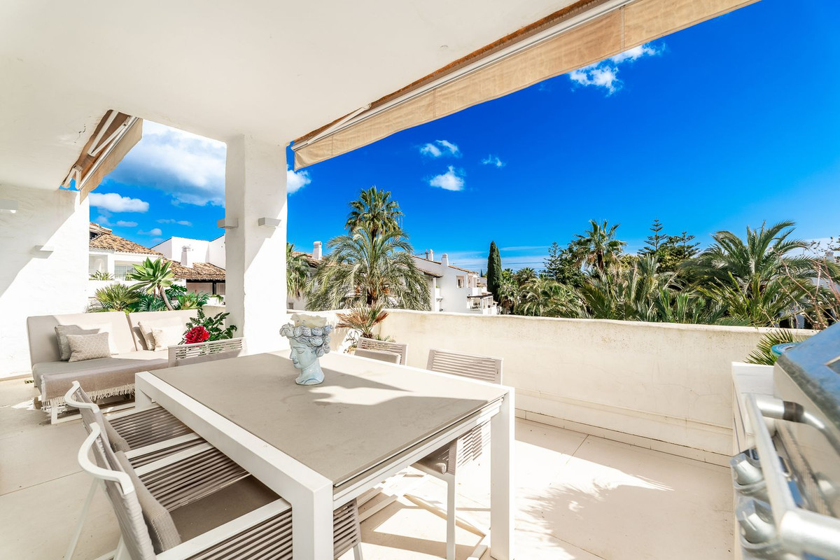 3 Bed Apartment for sale in The Golden Mile Costa Del Sol, Málaga, Spain
