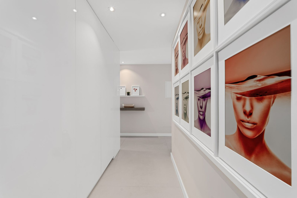 3 Bed Apartment for sale in The Golden Mile Costa Del Sol, Málaga, Spain