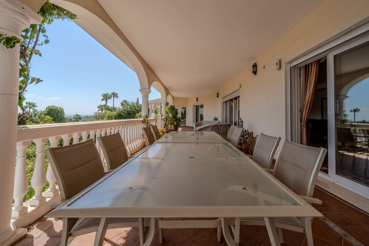 5 Bed Townhouse for sale in El Paraiso Costa Del Sol, Málaga, Spain