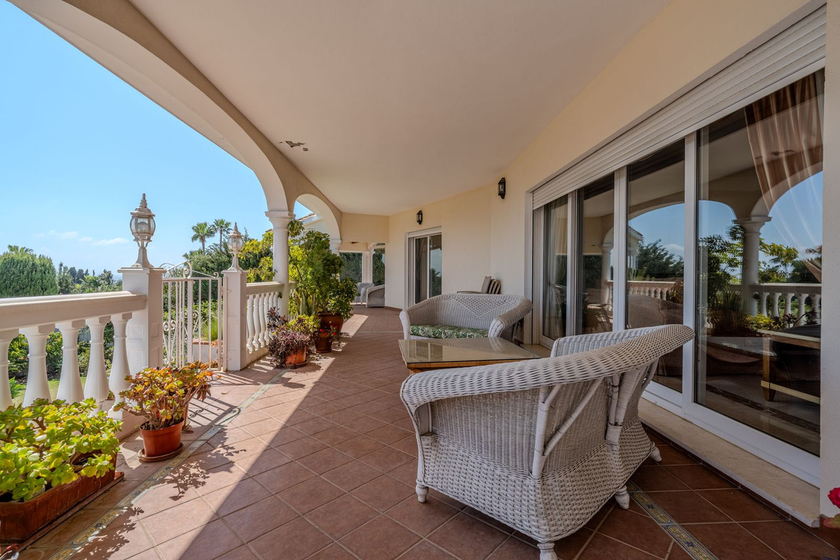 5 Bed Townhouse for sale in El Paraiso Costa Del Sol, Málaga, Spain