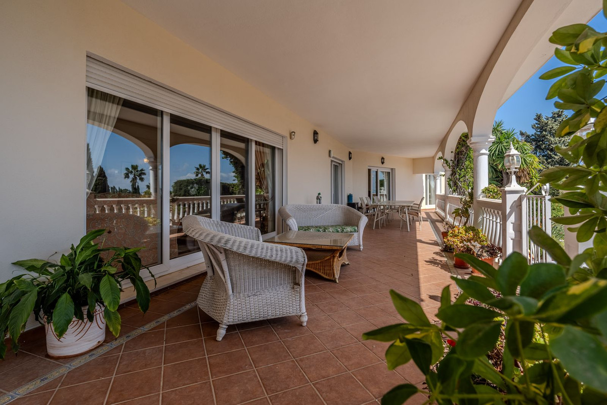 5 Bed Townhouse for sale in El Paraiso Costa Del Sol, Málaga, Spain