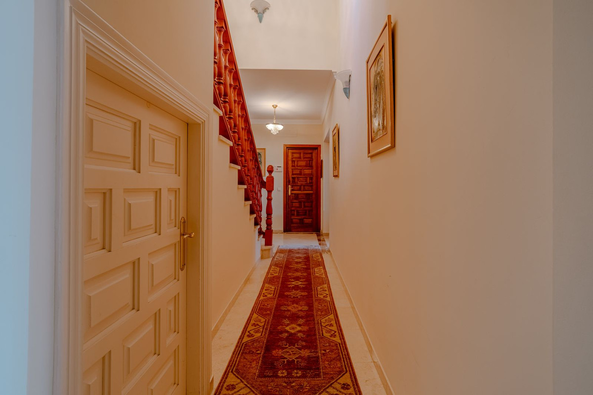 5 Bed Townhouse for sale in El Paraiso Costa Del Sol, Málaga, Spain