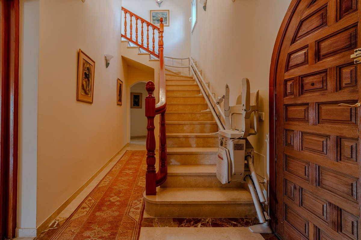 5 Bed Townhouse for sale in El Paraiso Costa Del Sol, Málaga, Spain