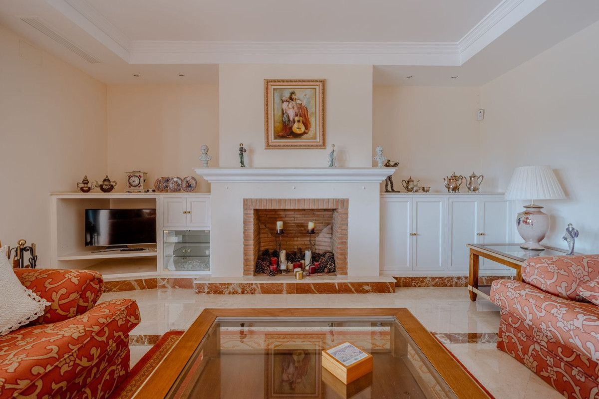 5 Bed Townhouse for sale in El Paraiso Costa Del Sol, Málaga, Spain