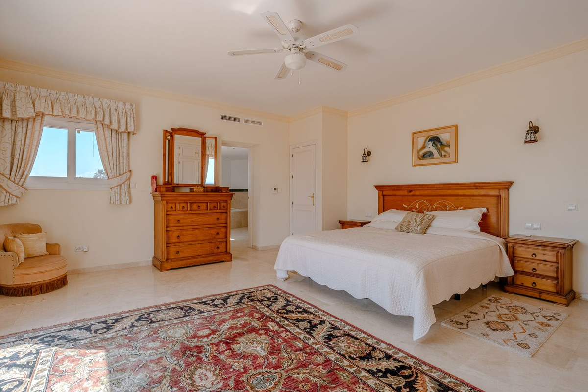 5 Bed Townhouse for sale in El Paraiso Costa Del Sol, Málaga, Spain