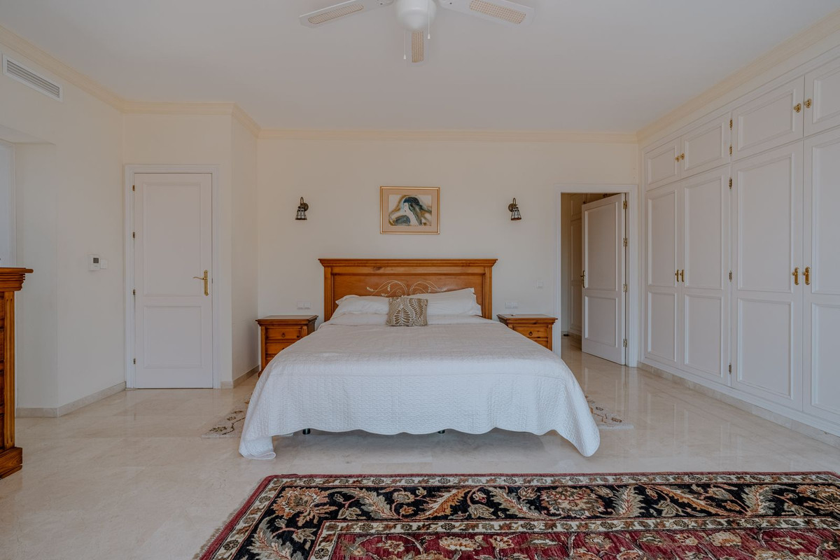 5 Bed Townhouse for sale in El Paraiso Costa Del Sol, Málaga, Spain