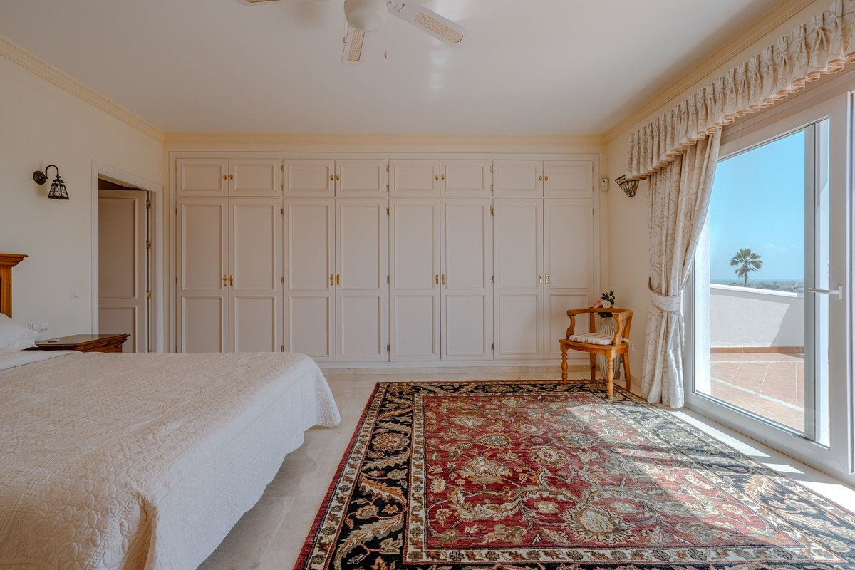 5 Bed Townhouse for sale in El Paraiso Costa Del Sol, Málaga, Spain
